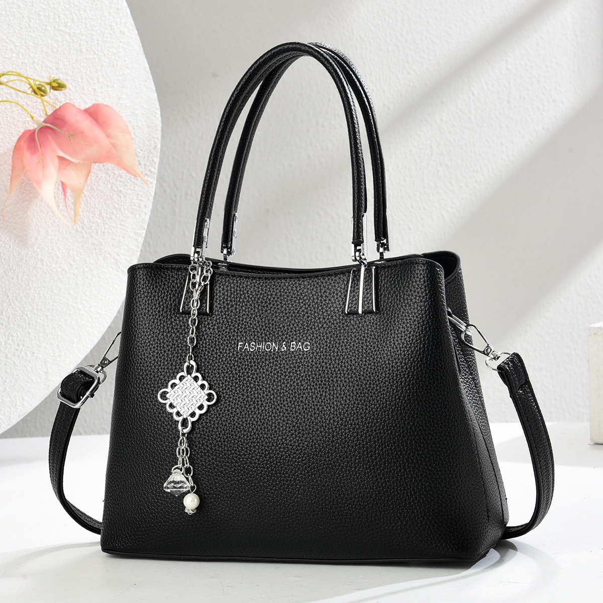Wholesale of new simple solid-color women's single-shoulder bags, versatile and fashionable crossbody bags for export, and trendy mom bags full figure