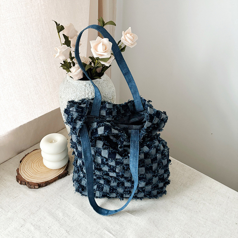 Korean style ins denim canvas single-shoulder bag, casual fringed checkered large-capacity shopping bag, student commuting bag for classes full figure