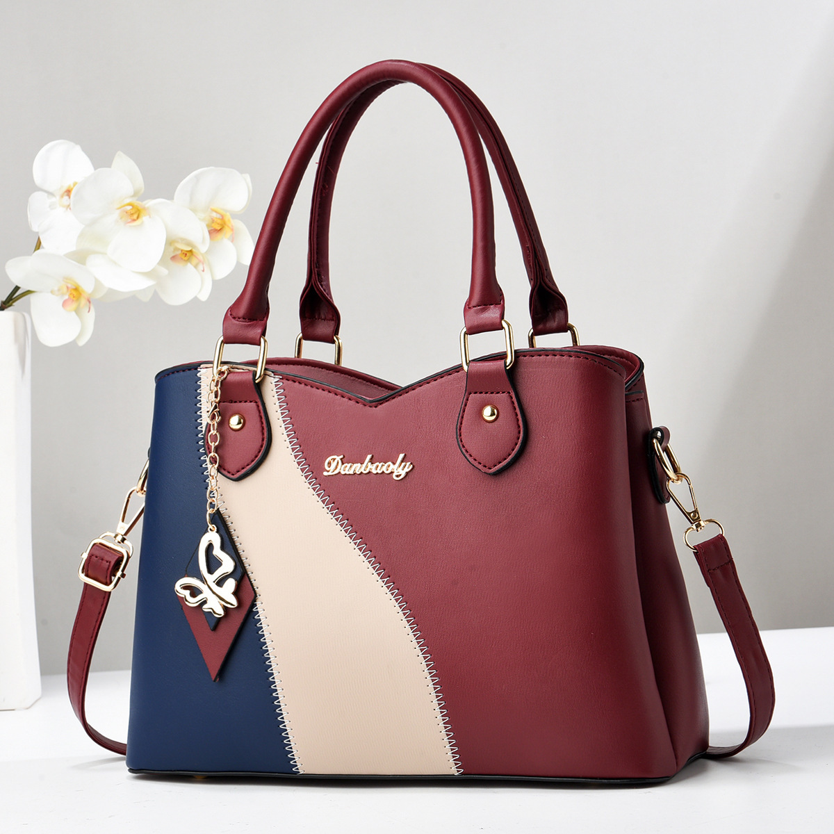 The new 2024 spring collection from the manufacturer is a must-have for foreign trade women, featuring a versatile crossbody bag and a fashionable large handbag for women Specification drawing