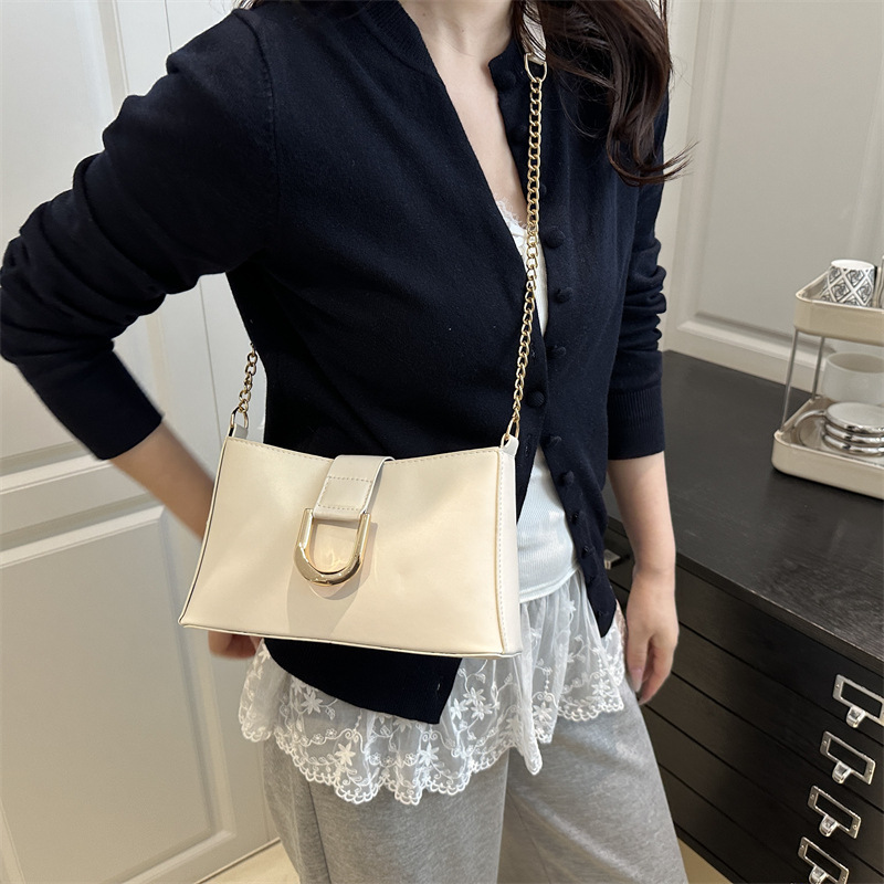 Ladies' commuting bags, high-end and fashionable underarm bags, niche and simple baguette bags, versatile chain bags Specification drawing