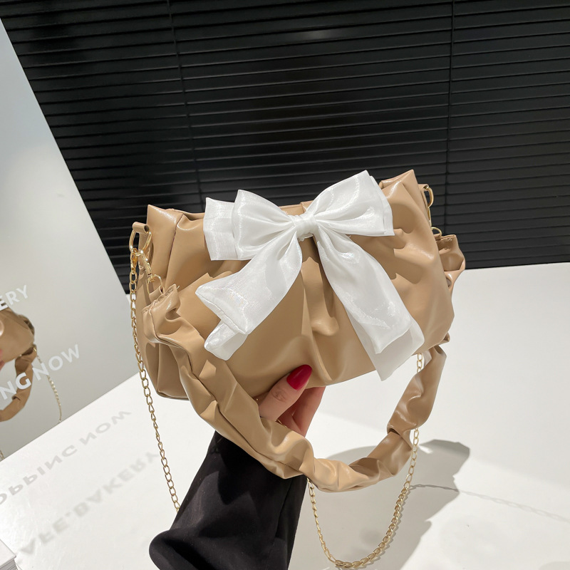 The 2025 new stylish pleated bow single-shoulder underarm bag for women is simple and versatile. It's a solid color hand-carried small square bag full figure