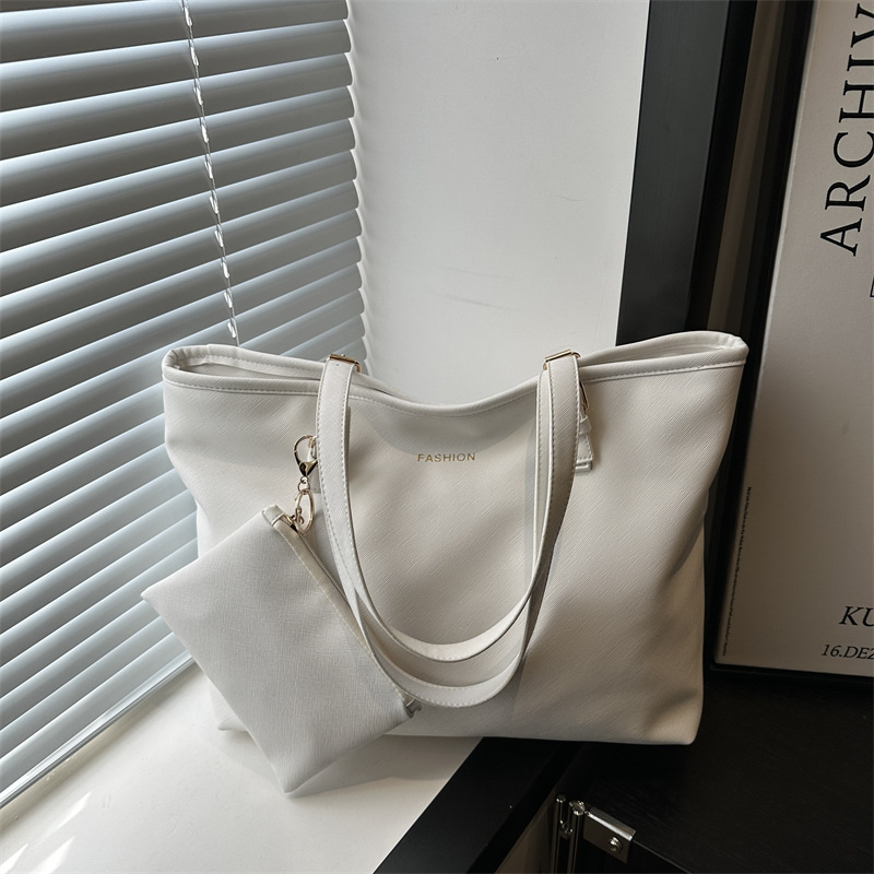 Summer 2025 New style fashionable and versatile commuter single-shoulder bag, retro tote bag, simple and elegant, large-capacity handbag full figure
