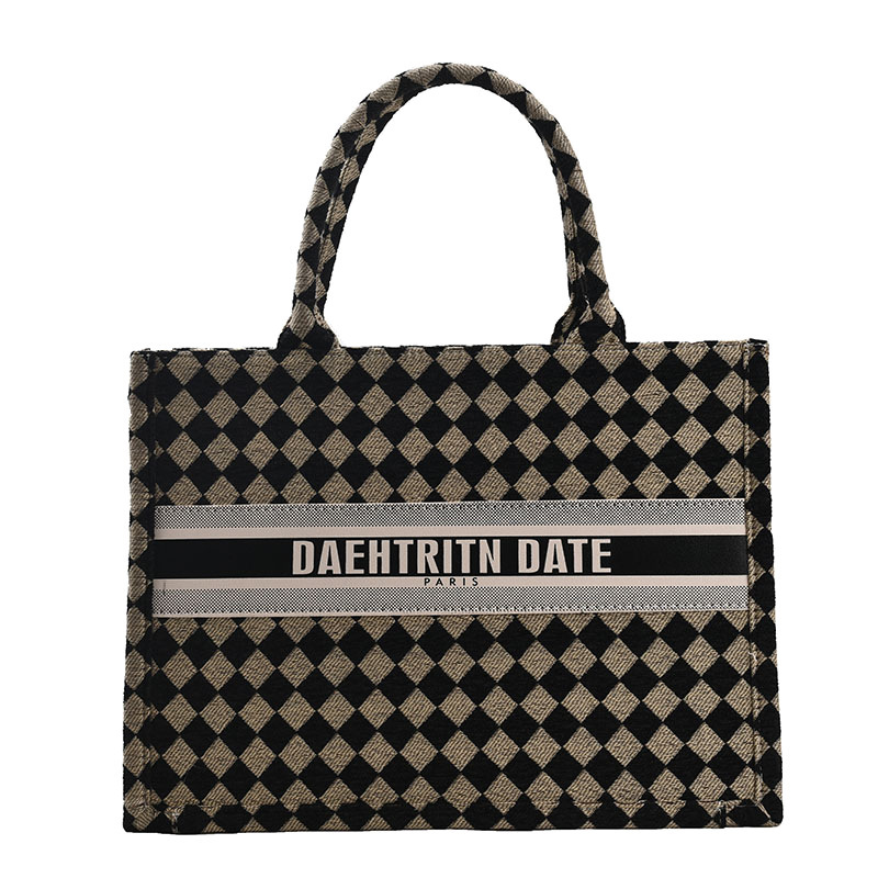 A new style of fashionable and retro diamond-shaped hand-held tote bag, a single-shoulder underarm bag, and a large-capacity commuter bag that is popular among women Item Picture
