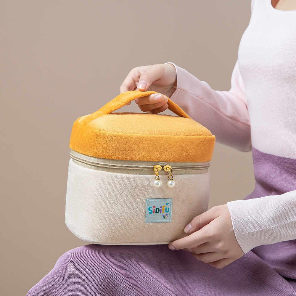 New velvet makeup bag, large-capacity travel makeup bag, soft and cute portable toiletry bag, and a girlish color-blocking storage bag Application Scenario