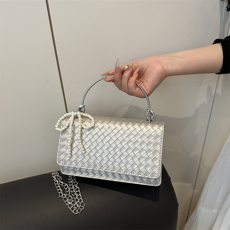 2025 Solid color simple woven casual texture, stylish and practical metal hand-held shoulder and underarm bag for women full figure