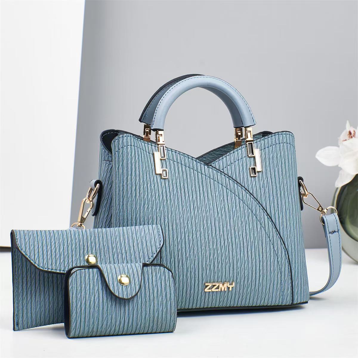 New trendy women's handbag three-piece set, women's striped versatile multi-layer large-capacity fashionable single-shoulder crossbody bag Application Scenario