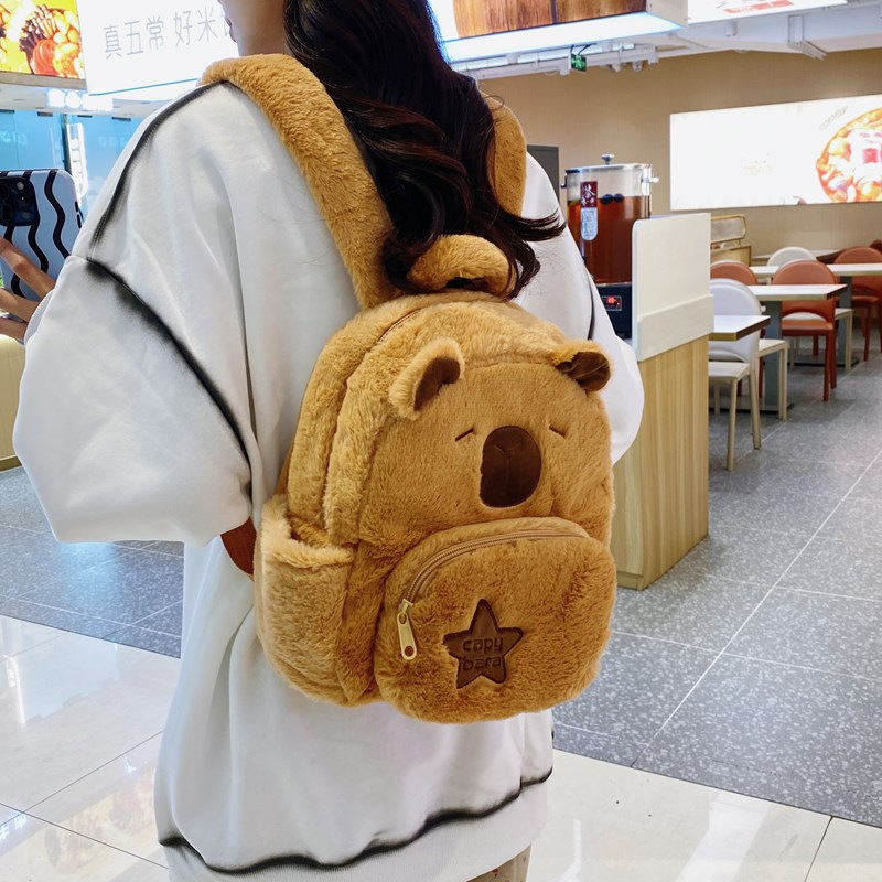The new Capibara plush Capybara backpack 2024 is cute and versatile. It's a cute plush bag for girls and cartoon students Specification drawing