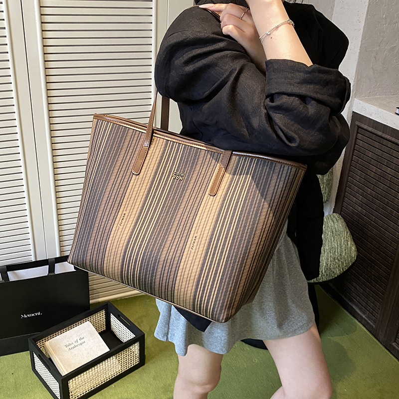 Large-capacity tote bag 2025 Summer new style fashionable casual handbag, striped simple shoulder bag, versatile underarm bag Specification drawing
