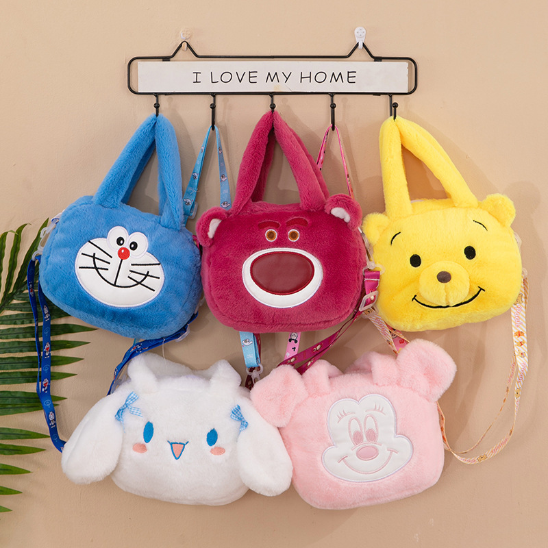 New cartoon plush toy bags, claw machine dolls, foreign trade figurines, hand-held crossbody bags, loose change, mobile phone bags Application Scenario