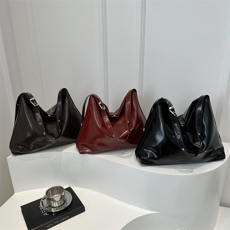 New cross-border casual large-capacity women's bags, commuter single-shoulder bags, crossbody bags, college student class bags, tote bags Application Scenario