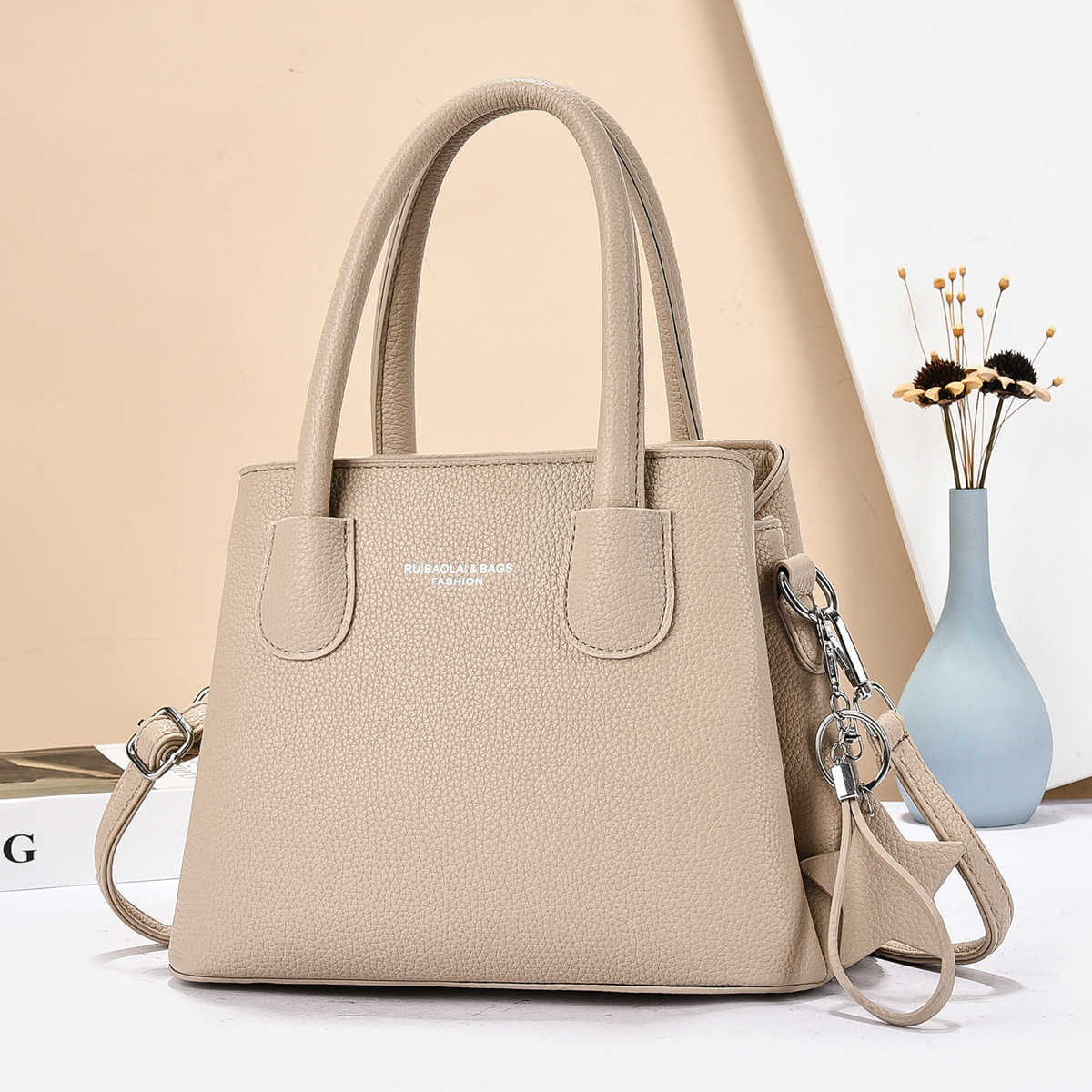 Ladies' handbag 2025 New style Women's bag, goddess-like charm, middle-aged crossbody bag trend Application Scenario