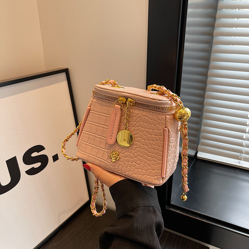High-end small box bag for women 2023 new style fashionable crossbody bag, chain casual mini mouth red envelope mobile phone case Specification drawing