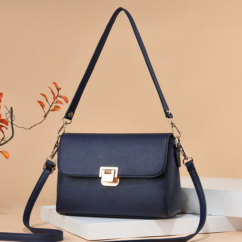 The new 2025 simple crossbody bag with lychee pattern for middle-aged moms is a must-have for shopping and grocery shopping. It's a trendy lock shoulder bag Specification drawing