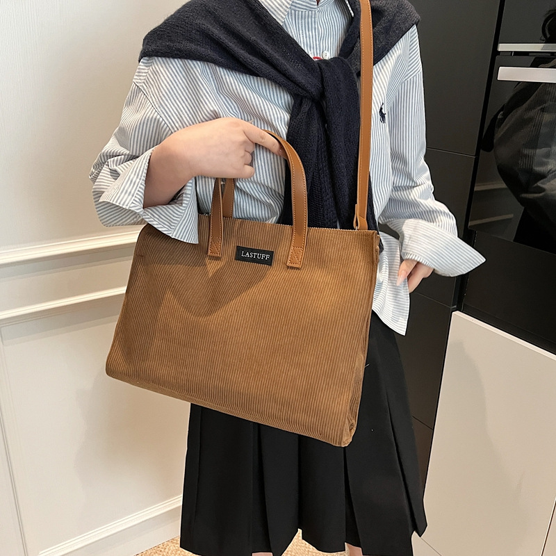 2025 New retro large-capacity corduroy crossbody bag, work commuting tote bag, casual and versatile single-shoulder bag for women Specification drawing