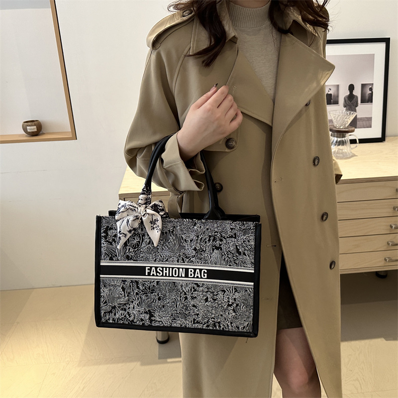 Cross-border fashion commuting large-capacity bag for women, 2024 new stylish single-shoulder underarm bag, versatile hand-held tote bag Specification drawing