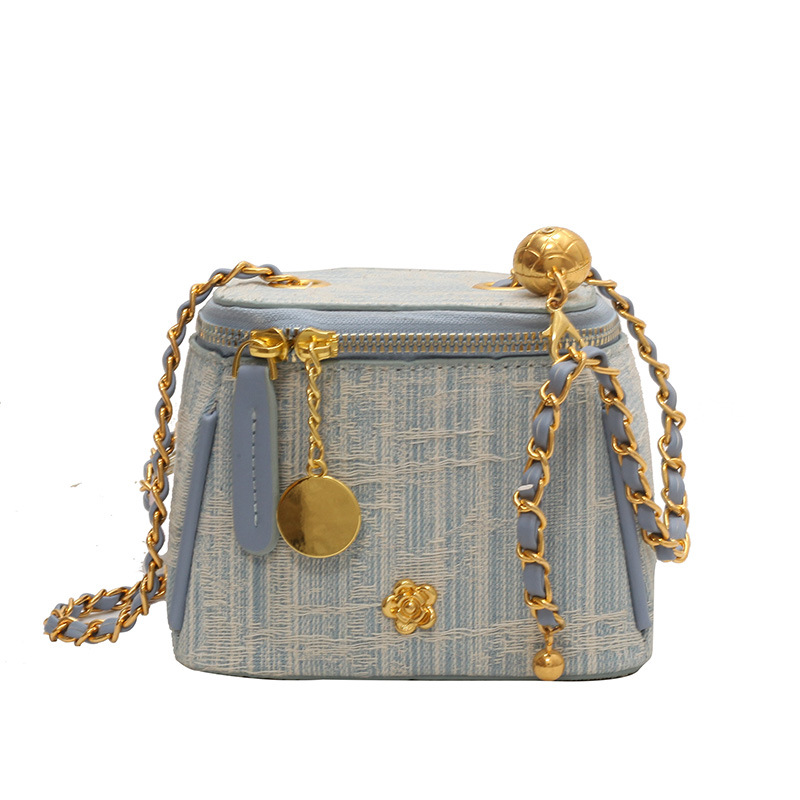 A high-end, versatile, trendy, casual and fashionable bucket bag for women, a new 2024 stylish denim striped blue crossbody bag Item Picture