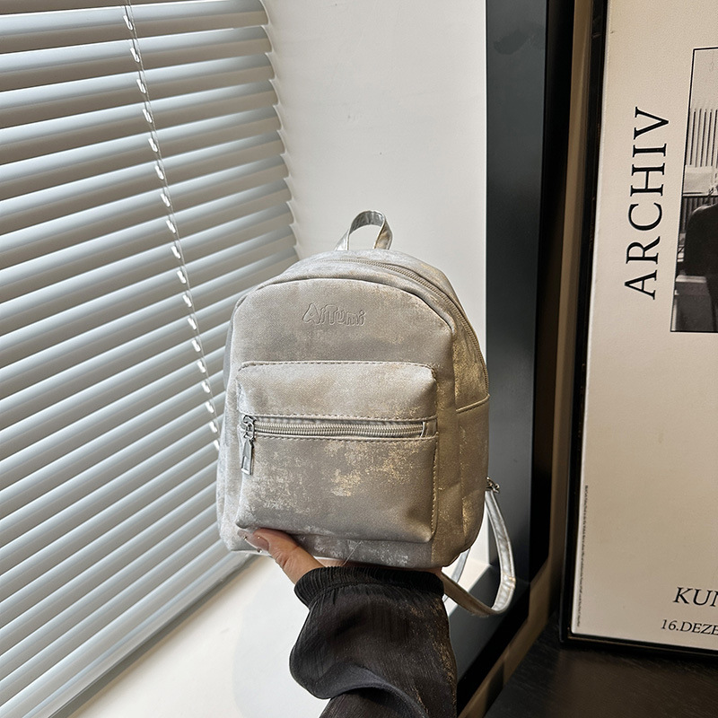 New mini backpack for college students in summer 2025, versatile for commuting and going out, crossbody bag, handbag full figure