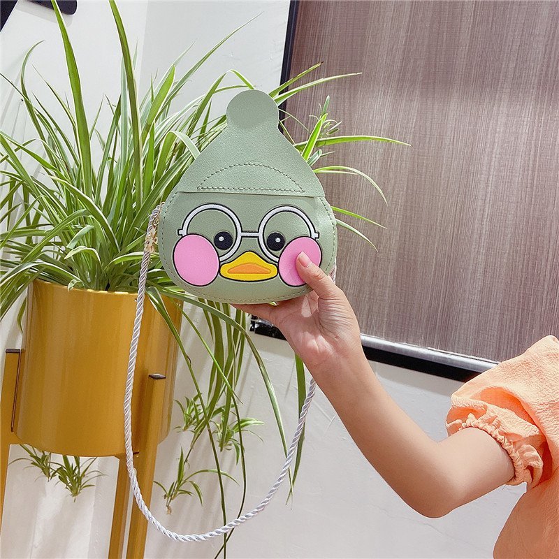 2020 New cute little bag, Korean mini children's fashion crossbody bag, single-shoulder cartoon doll loose change bag Application Scenario