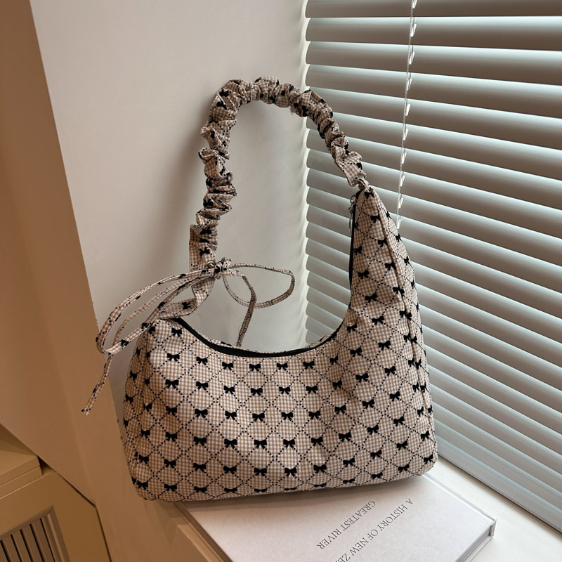 The checkered large bag is a new summer fashion bow underarm bag for women in 2025. It's a versatile large-capacity single-shoulder bag on Instagram full figure