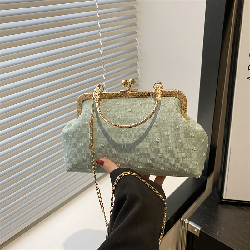 A new summer fashion women's crossbody shell handbag for 2025, featuring a simple lock buckle and stylish chain shoulder bag full figure