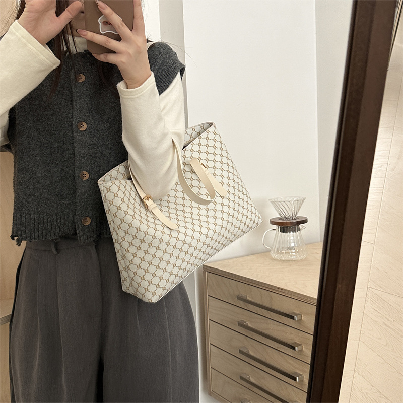 Commuter large-capacity bag 2024 new style women's bag, autumn fashion, stylish, versatile shoulder bag, high-end tote bag details Picture
