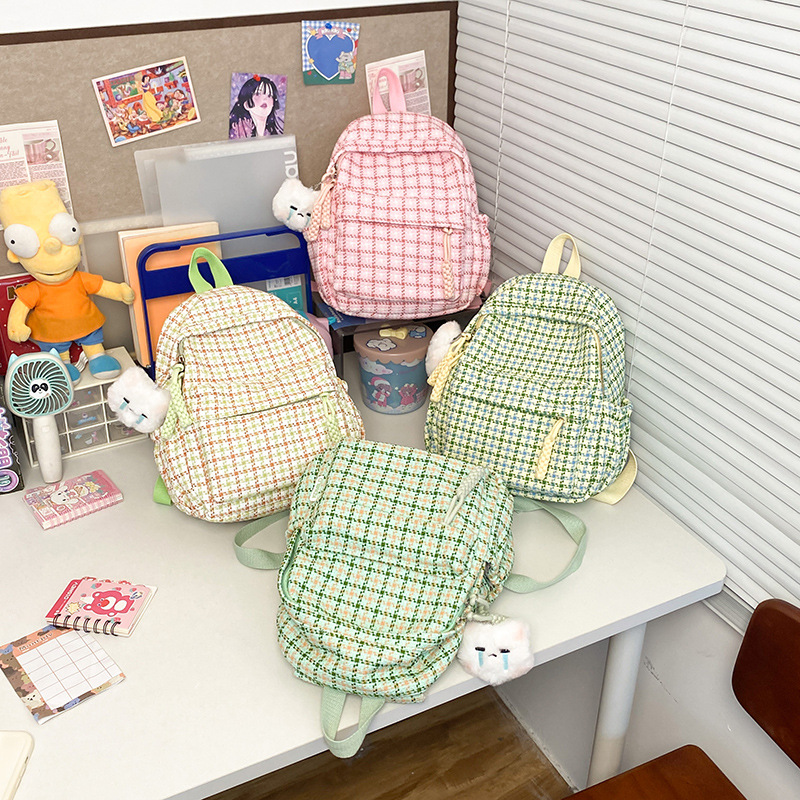 Cross-border fresh and clean backpack for children, Korean-style fashionable checkered backpack, large-capacity travel backpack Application Scenario