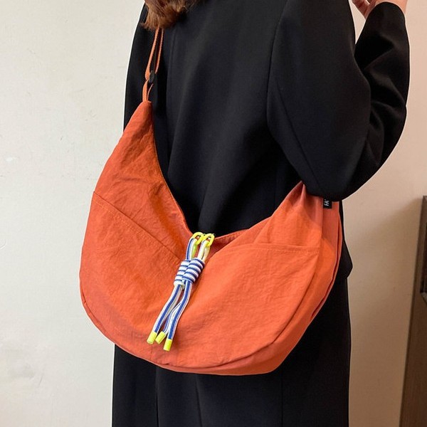Fashionable and casual Dumpling Bag 2024 New Style Versatile large-capacity nylon lightweight single-shoulder bag for girls and stylish crossbody bag Application Scenario