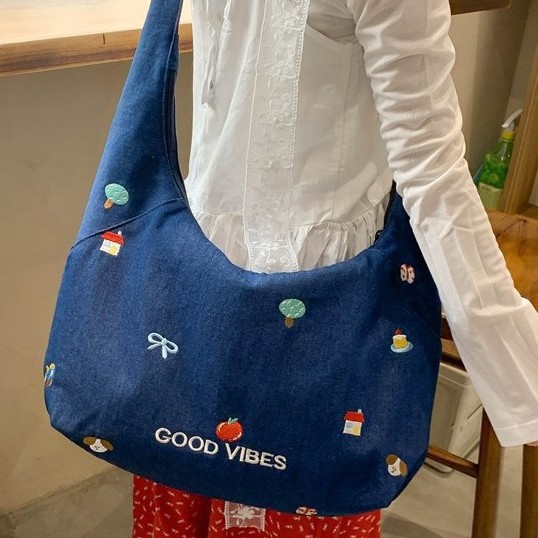 Japanese-style school-style embroidered crossbody bag, denim large-capacity student class bag, casual and artistic single-shoulder tote bag Specification drawing