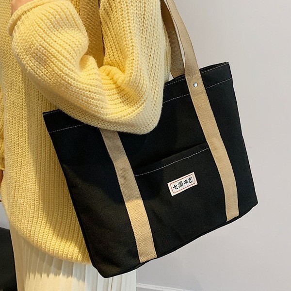 This is a new large-capacity Korean-style bag for autumn and winter fashion. It's perfect for casual commuting and is suitable for students' classes. It also comes with a single-shoulder backpack full figure