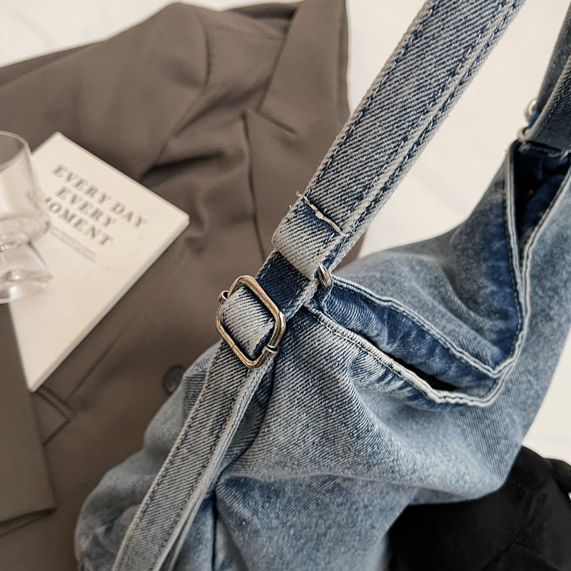 Denim schoolbag for female college students, high appearance level, single-shoulder dual-purpose fashionable backpack, ins simple and versatile commuting backpack Specification drawing