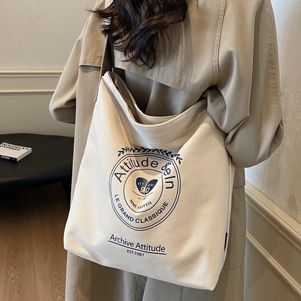 Large-capacity fabric bag 2025 new style, fashionable and simple letter single-shoulder bag, casual and versatile, commuter and work crossbody women's bag details Picture