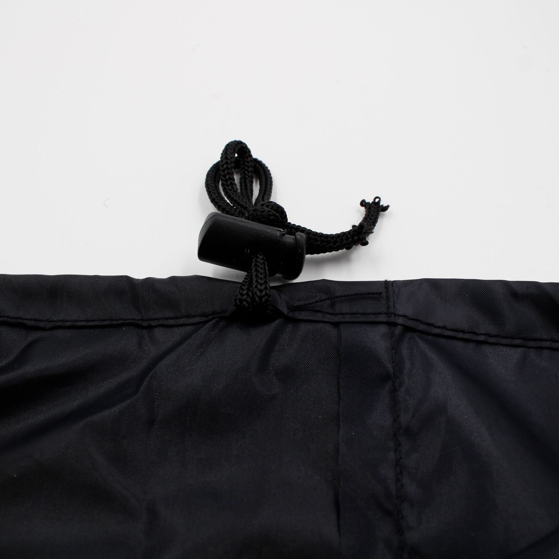 The bottom opening of the 210D black canopy tent storage bag is equipped with two hand straps Specification drawing