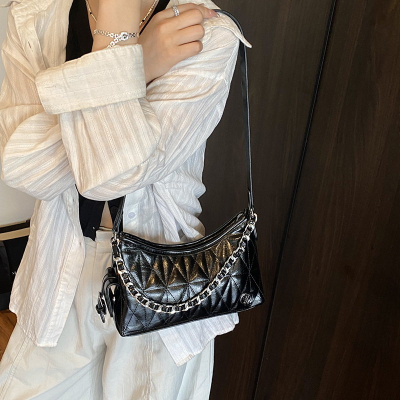 Cross-border diamond-shaped chain bag, fashionable underarm bag, 2025 new stylish shoulder bag, versatile crossbody bag, solid color women's bag Specification drawing