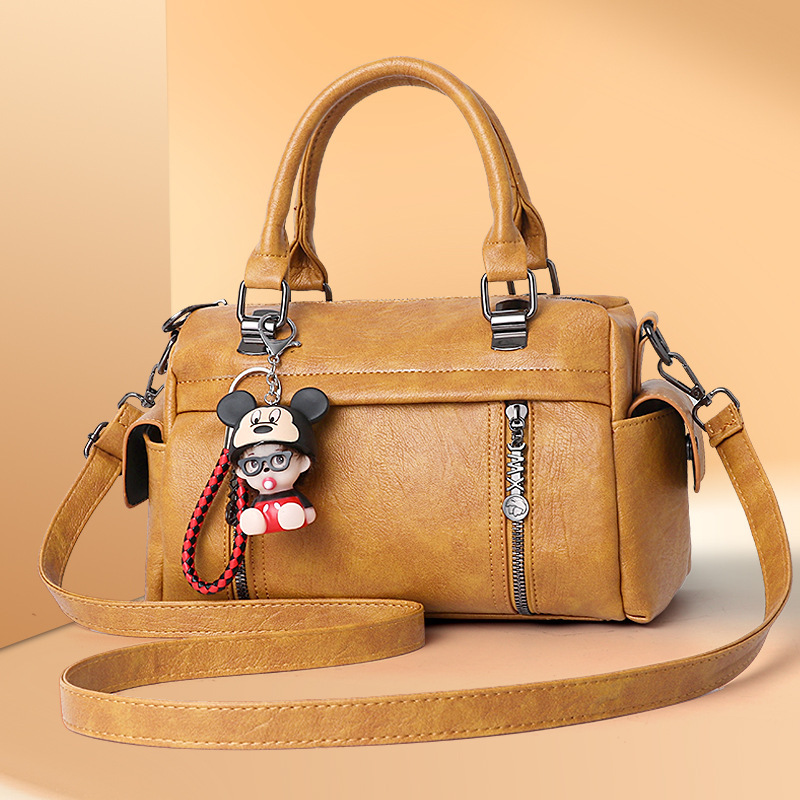 Retro motorcycle bag, hand-held women's bag, new women's single-shoulder crossbody bag, European and American washed motorcycle soft and trendy large bag consignment Specification drawing