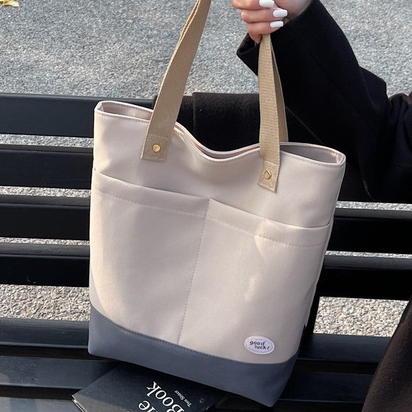 Large-capacity canvas tote bag, high appearance level for commuting, versatile handbag, fashionable tote bag Application Scenario