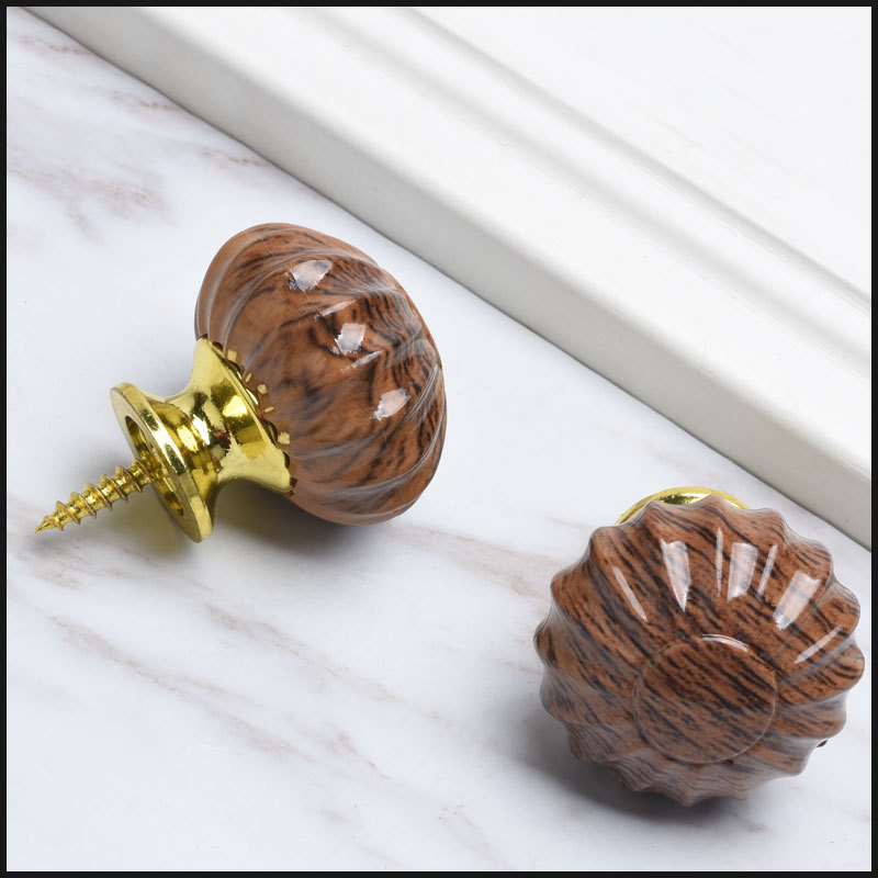 Small wood grain water transfer printed handle, round handle, retro wood grain imitation handle, new wardrobe plastic handle Application Scenario