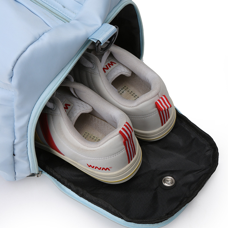 New large-capacity, wear-resistant and practical fitness bag for sports yoga, dry-wet separation, and portable travel bag for commuting Application Scenario