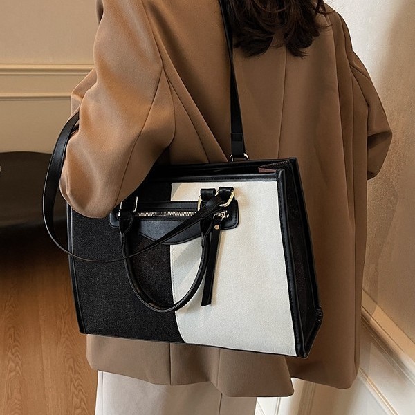 The new autumn and winter color-blocked denim hand-held shoulder bag, large-capacity underarm bag, and the trend of women's commuting briefcases for work full figure