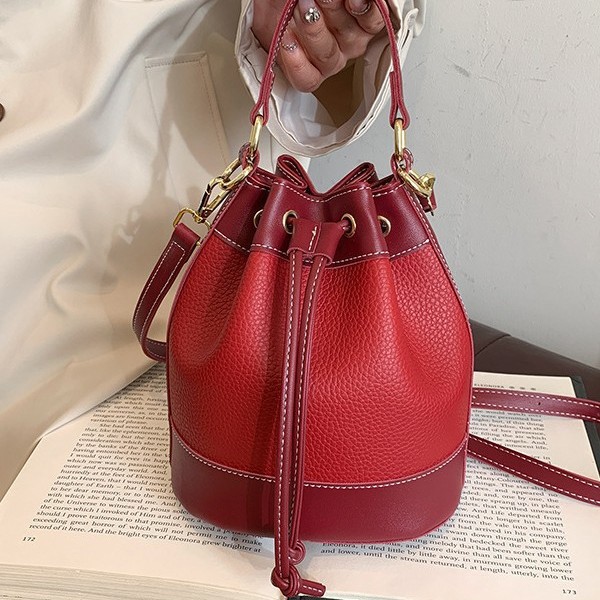 Cross-border bucket Bag 2024 New style high-end fashionable drawstrap handbag, retro color contrast texture single-shoulder crossbody bag details Picture