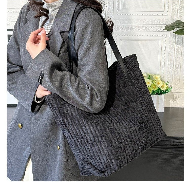 2024 Autumn/Winter new versatile corduroy single-shoulder bag, women's large-capacity tote bag, school-style corduroy class bag details Picture