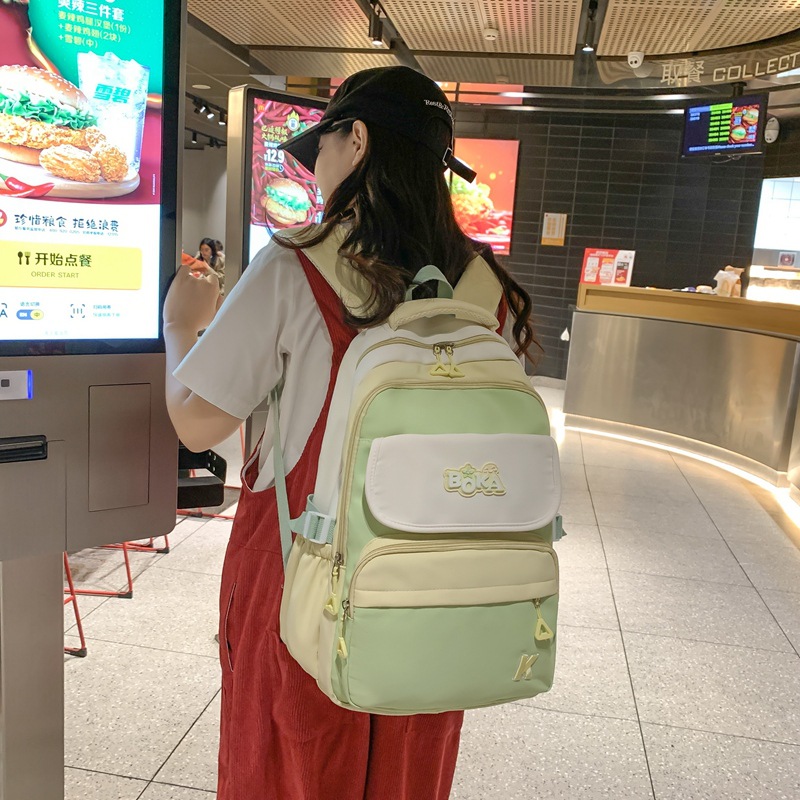 A large-capacity, multi-compartment, lightweight and simple backpack for female college students, a travel computer backpack for junior high school and senior high school students Application Scenario