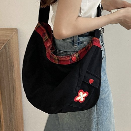 Designed denim canvas bag, Japanese-style simple and retro washed semi-round dumpling bag, female artistic fabric small bag, crossbody bag Application Scenario