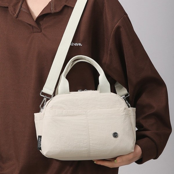 A new solid-color casual and versatile women's backpack, a multi-color Oxford fabric single-shoulder crossbody handbag, lightweight and with a large capacity Application Scenario