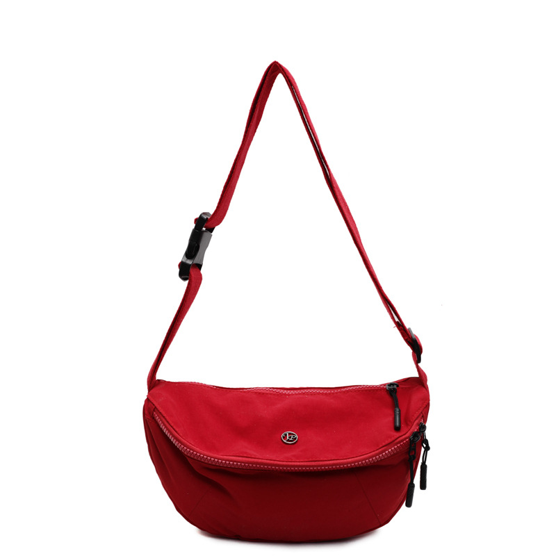 New ultra-light waterproof Oxford fabric bag, a versatile single-shoulder crossbody bag for women, a lightweight and practical nylon saddle bag crossbody bag Item Picture