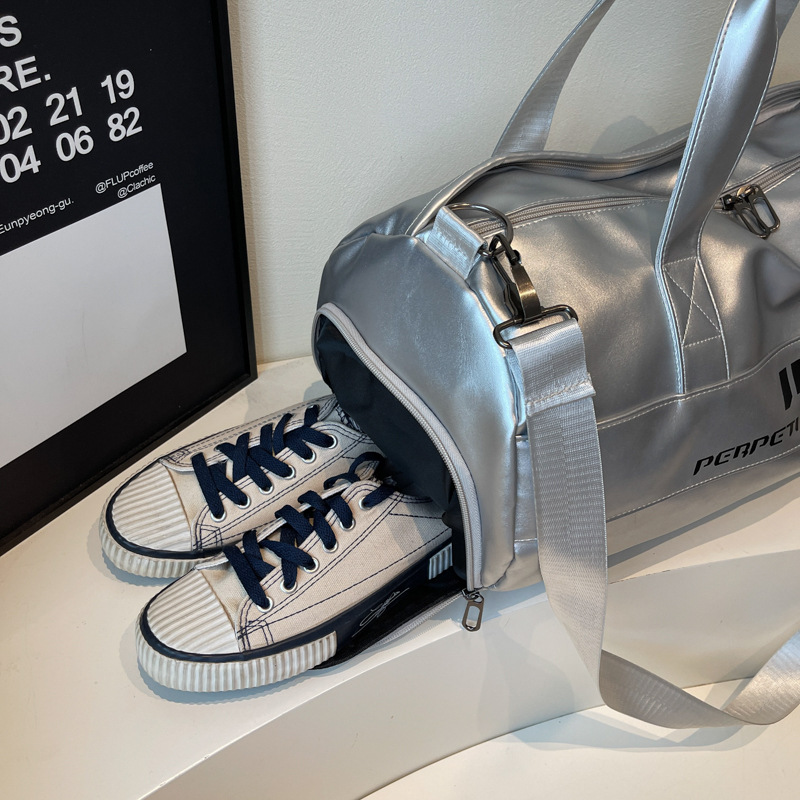 Cross-border and customized logo fitness bags, large-capacity sports bags, company employee gifts, souvenirs, hand-held crossbody bags Specification drawing