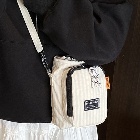 Cross-border nylon fabric small square bag 2025 new style lightweight crossbody bag, casual and versatile sports single-shoulder bag, mobile phone bag details Picture