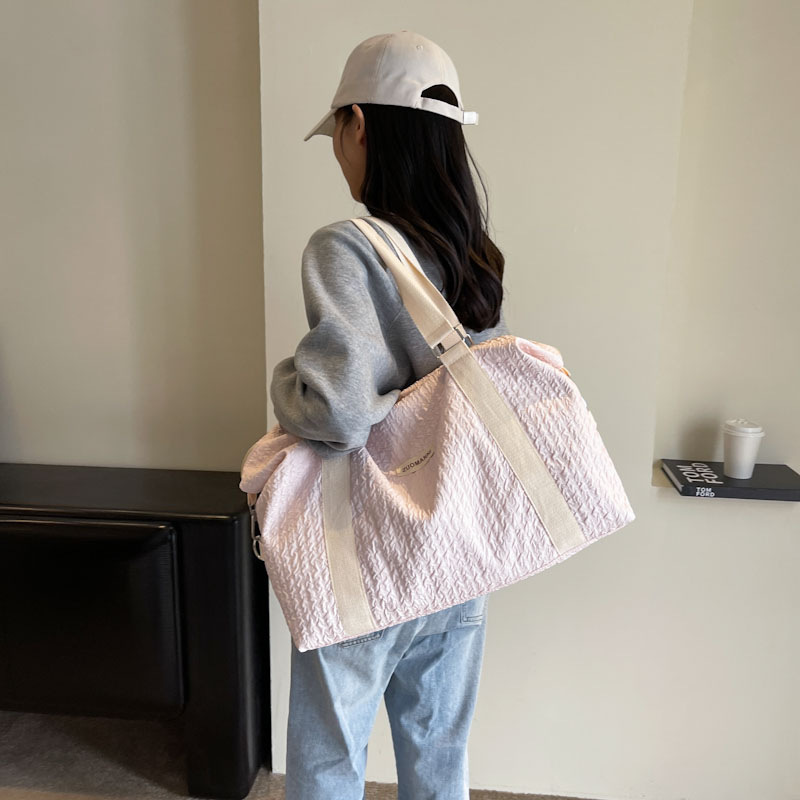 Cross-border short-distance light travel bag for men and women, simple hand-held shoulder bag, large-capacity yoga exercise and fitness bag Application Scenario