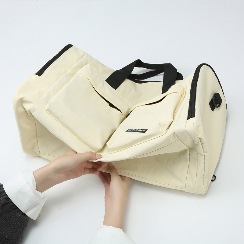 New cross-border travel bags, foldable large-capacity fitness bags, men's and women's handbags, short-distance travel lightweight storage bags Application Scenario