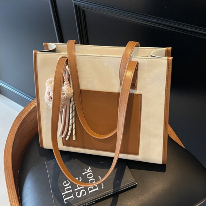 A new, stylish and trendy large-capacity tote bag for women in 2025, featuring a simple and color-blocking single-shoulder design for commuting full figure