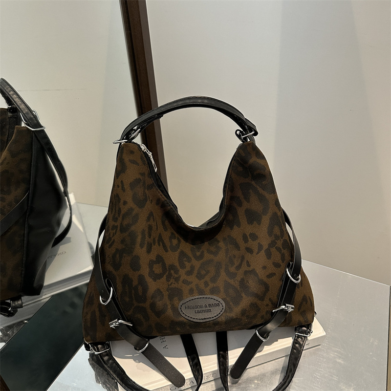 A new 2024 Korean-style retro leopard print tote bag for women, a large-capacity backpack with a college style and a single-shoulder crossbody bag for commuting full figure